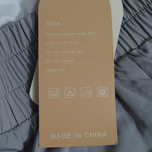 Cueply Gray Elastic Waist Ruffle Hem Shorts Women Size S With Side Pockets NEW - Picture 5 of 9